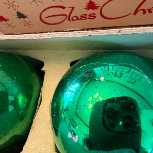Shiny- Brite Red and Green Ornaments - Picture 4 of 6